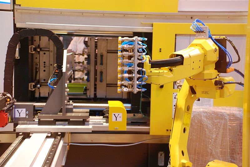 injection molding machine and robot with end of arm tooling