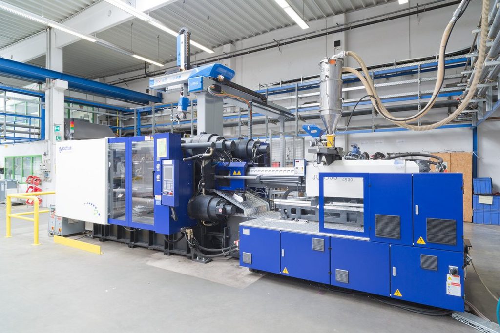 injection molding auxiliary equipment